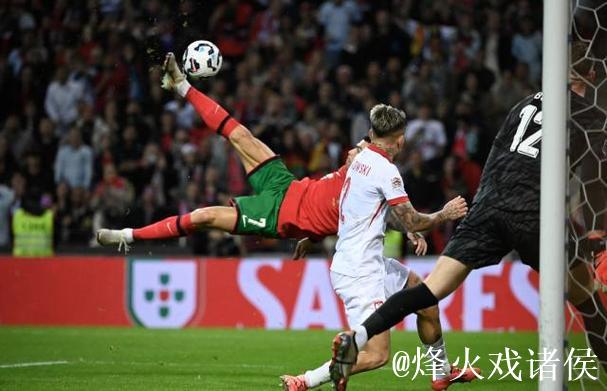 C罗梅开二度 5比1狂胜波兰 葡萄牙小组第一出线！