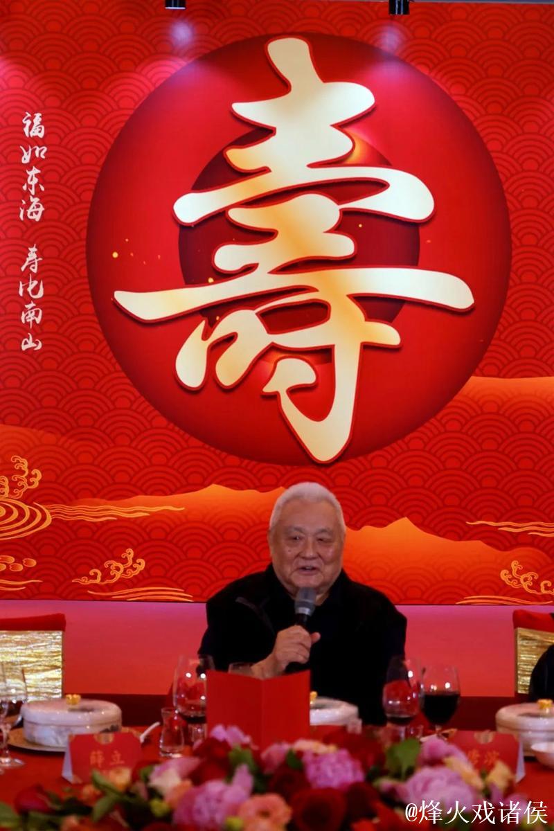 根宝再赴京为年维泗祝寿 崇明五虎当天往返话传承 根宝再赴京为年维泗祝寿 崇明五虎当天往返话传承